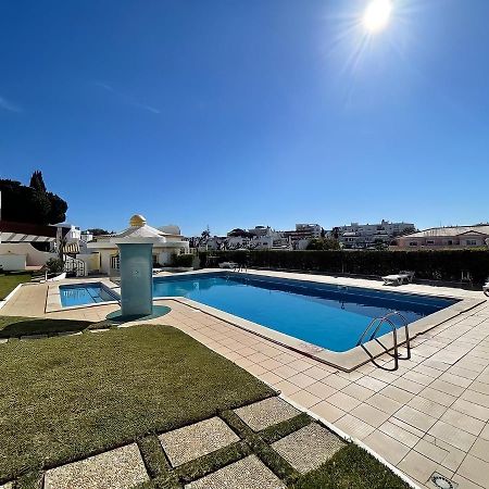 Relaxing 2 Bedroom House 5 Minutes Away From Vilamoura Marina Quarteira Dış mekan fotoğraf