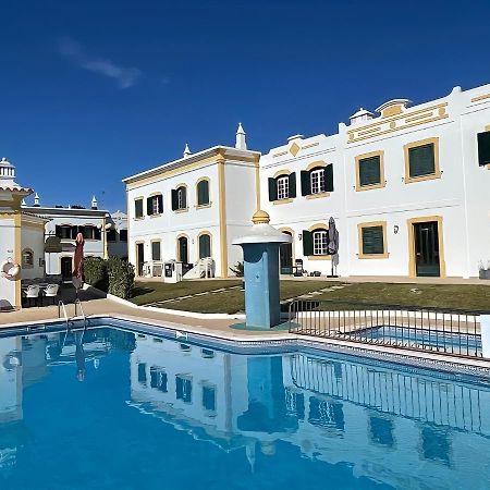 Relaxing 2 Bedroom House 5 Minutes Away From Vilamoura Marina Quarteira Dış mekan fotoğraf