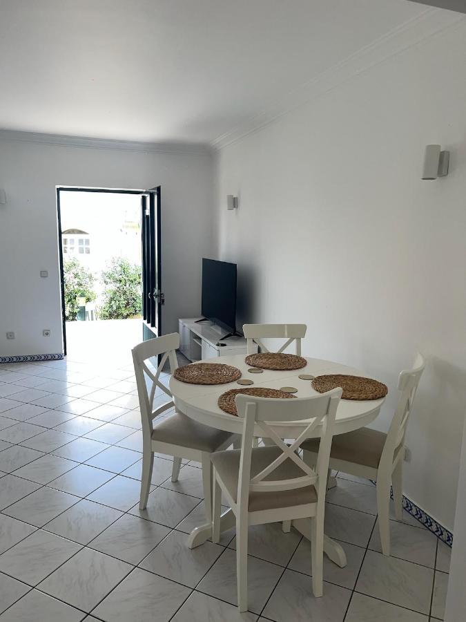 Relaxing 2 Bedroom House 5 Minutes Away From Vilamoura Marina Quarteira Dış mekan fotoğraf